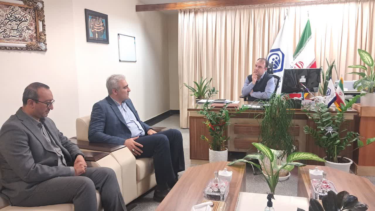 دیدار مدیر آزمایشگاه استان قزوین با مدیرکل تامین اجتماعی استان قزوین